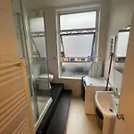 Entire Cosy Flat Opposite Victoria And Piccadilly