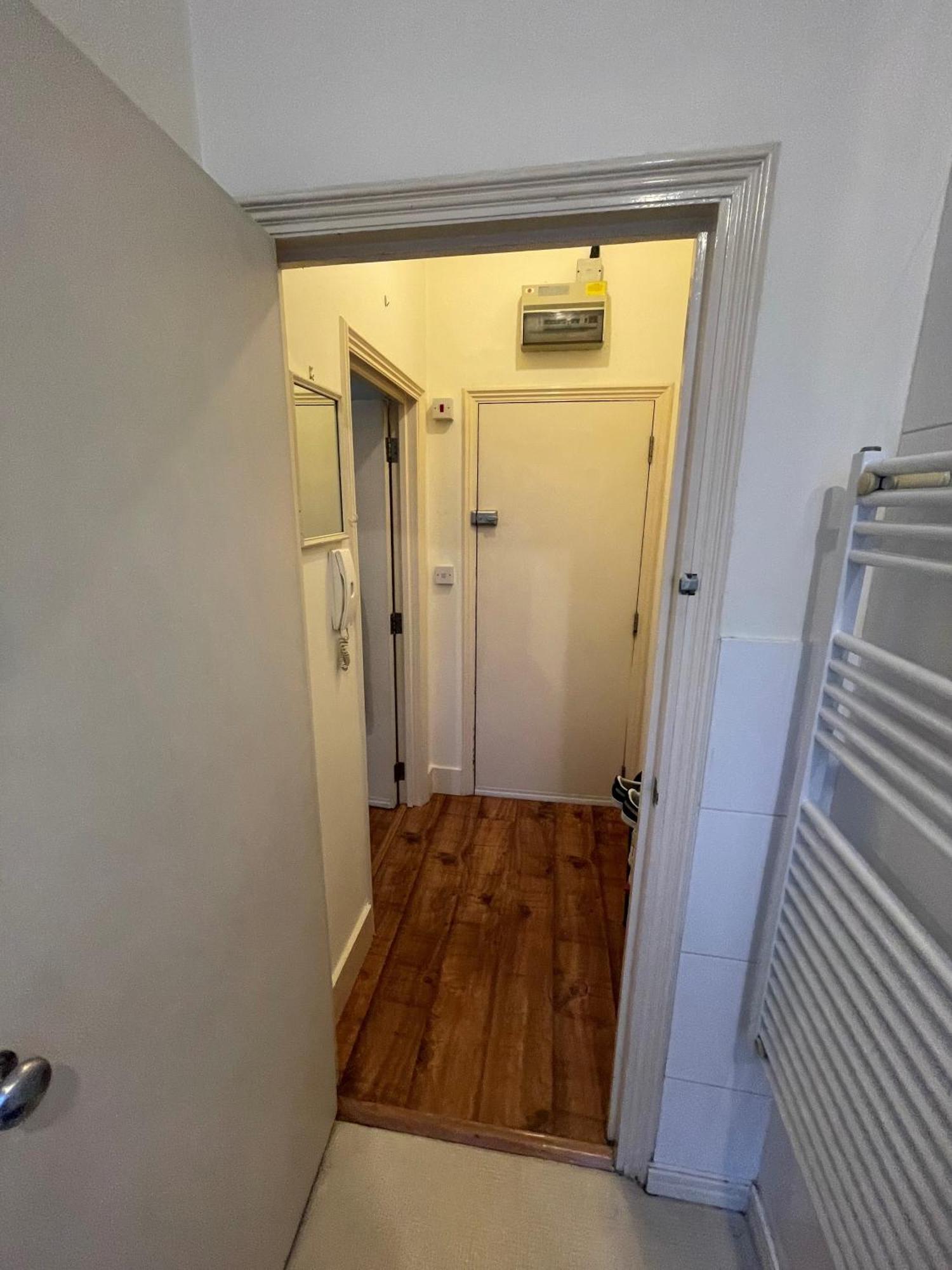 Entire Cosy Flat Opposite Victoria And Piccadilly Londra
