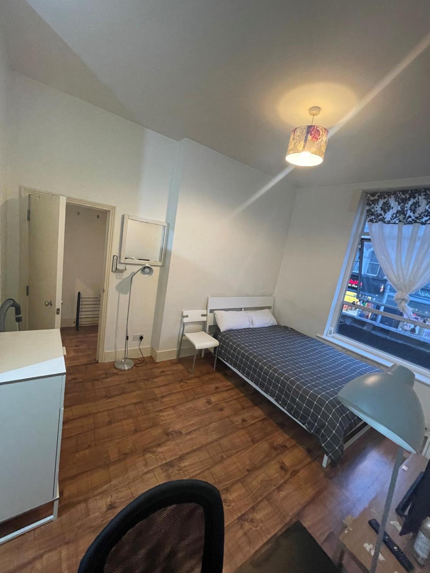Appartamento Entire Cosy Flat Opposite Victoria And Piccadilly Londra