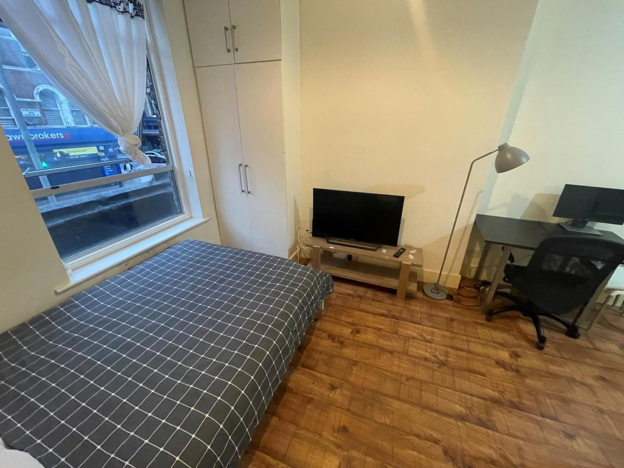 Entire Cosy Flat Opposite Victoria And Piccadilly