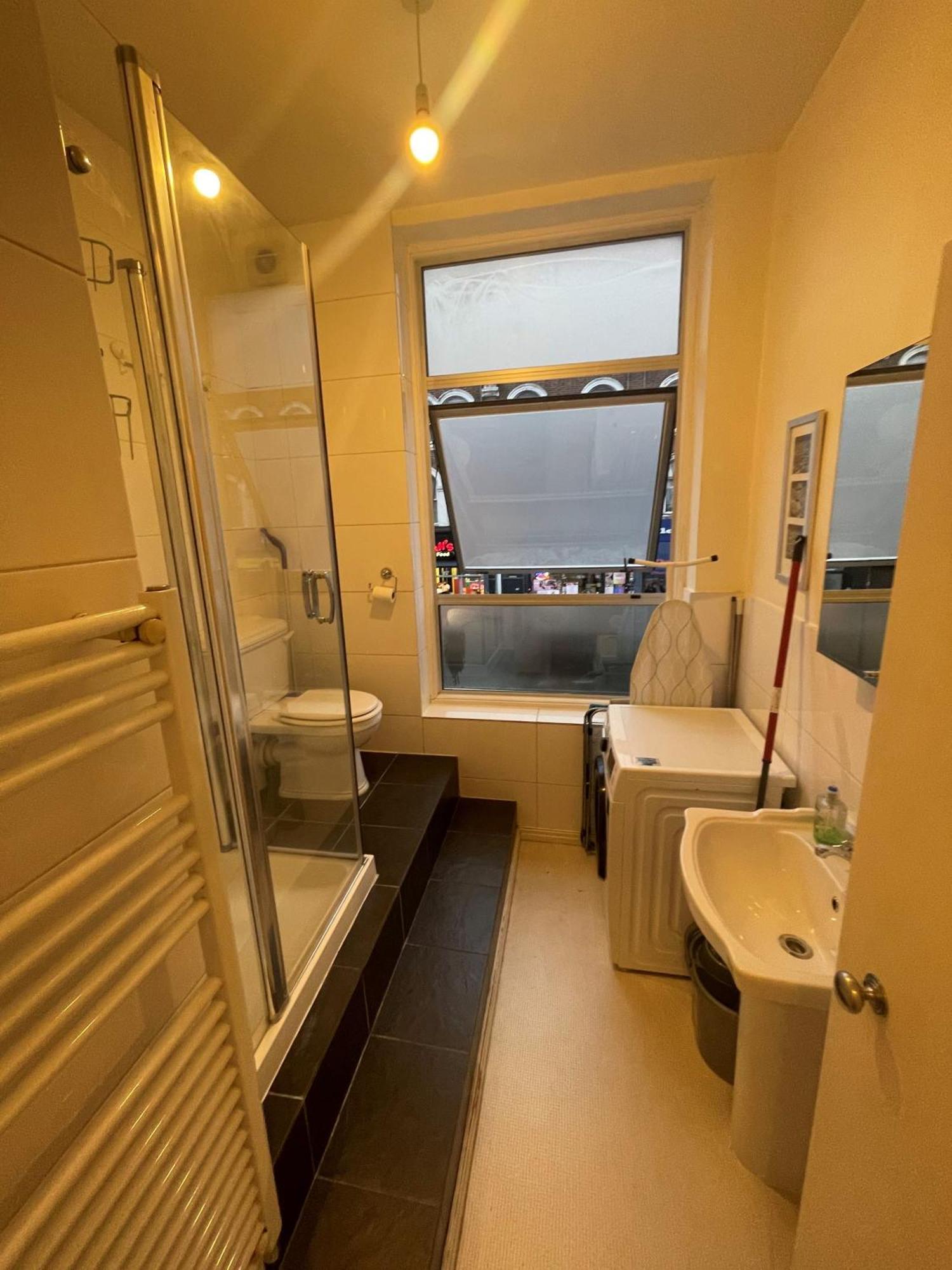 Appartamento Entire Cosy Flat Opposite Victoria And Piccadilly Londra